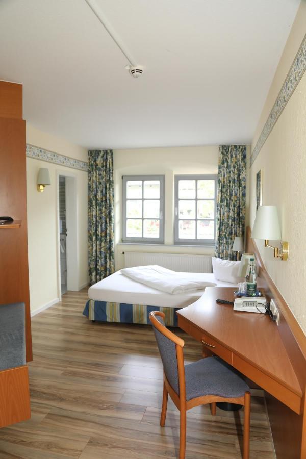 Hotel Goldener Adler Garni Hallstadt Exterior foto