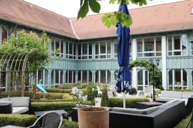 Hotel Goldener Adler Garni Hallstadt Exterior foto