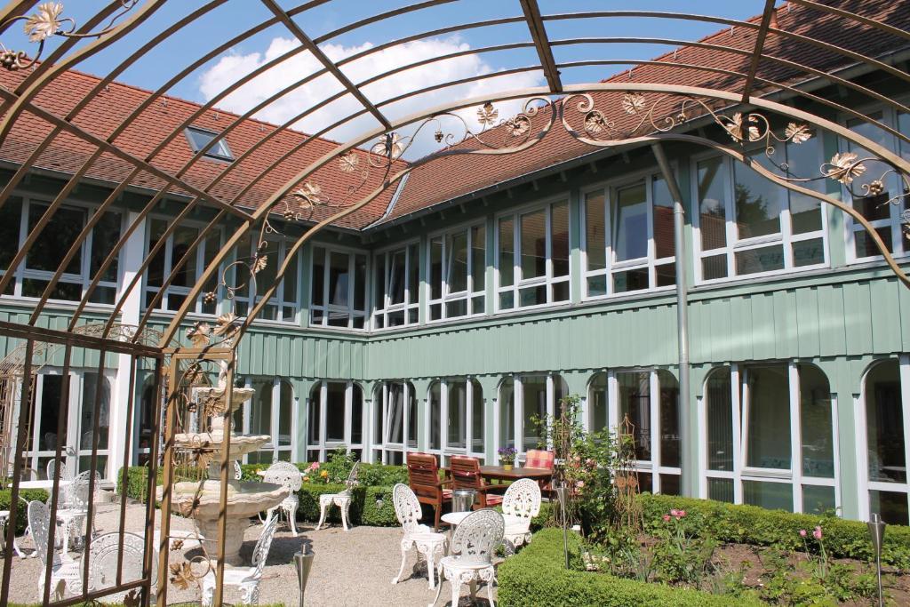 Hotel Goldener Adler Garni Hallstadt Exterior foto