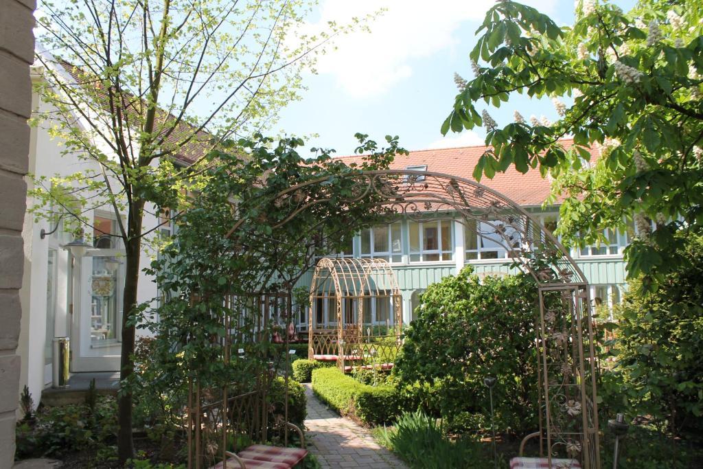 Hotel Goldener Adler Garni Hallstadt Exterior foto